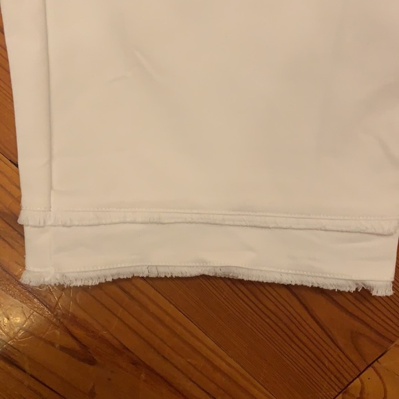 20. Intro The Fit Rose Fringe Capri in White - Picture 6 of 15